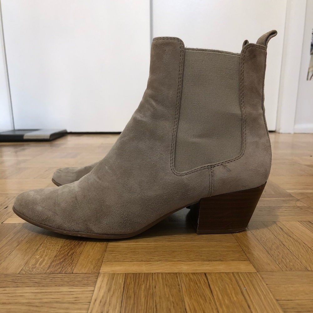 Ankle boots with short heel